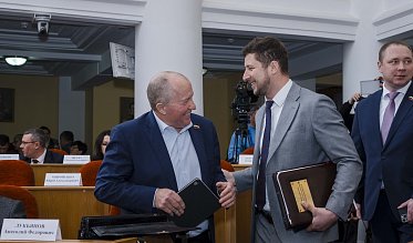 Евгений Солнцев впервые отчитался перед депутатами Заксобрания